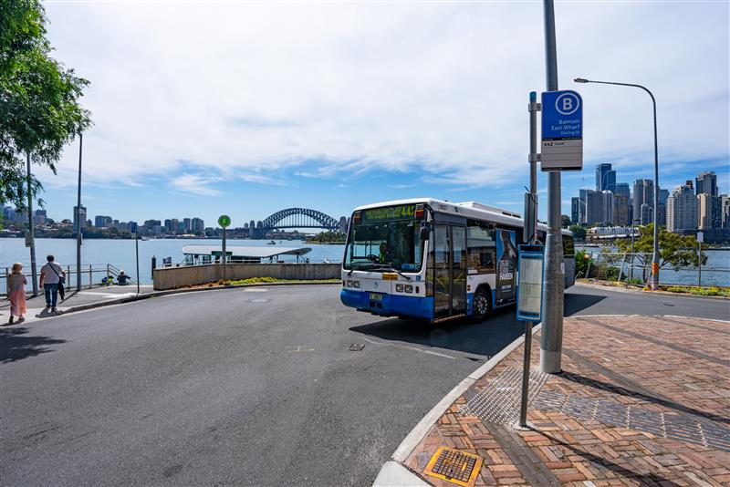 Bus 442 at Balmain East Whalf