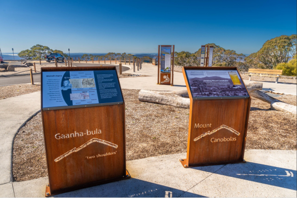 an image of dual plaques for Mount Canobolas and Gaanha-bula