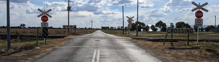 A level crossing in Narromine.