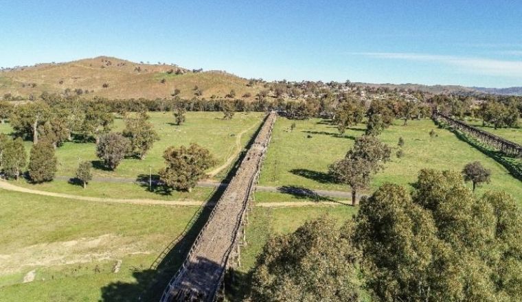 An aerial photo of the Prince Alfred Bridge at Gundagai, NSW.