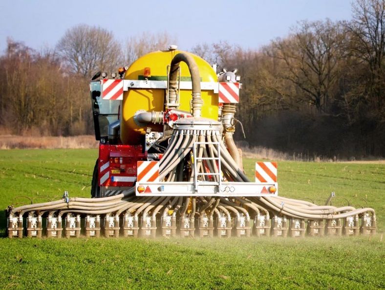 Fertiliser spreader