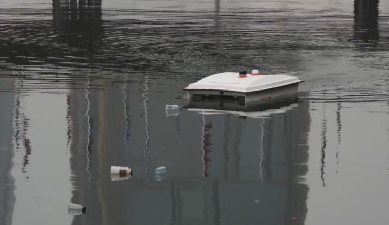 WasteShark is a 1.5-metre aquadrone that has begun clearing litter from Cockle Bay in Sydney Harbour.