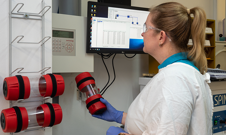 Nurse with pneumatic tube system 