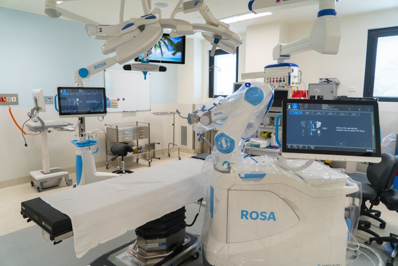 Knee replacement robotic assistant