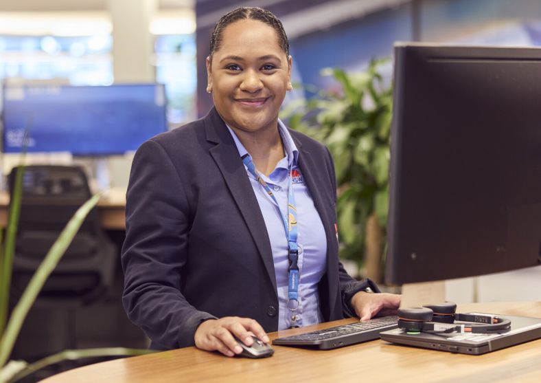 Worker in a service centre