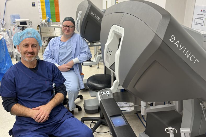 Dr Walid Barto and Dr Ewan MacDermid with the da Vinci Xi