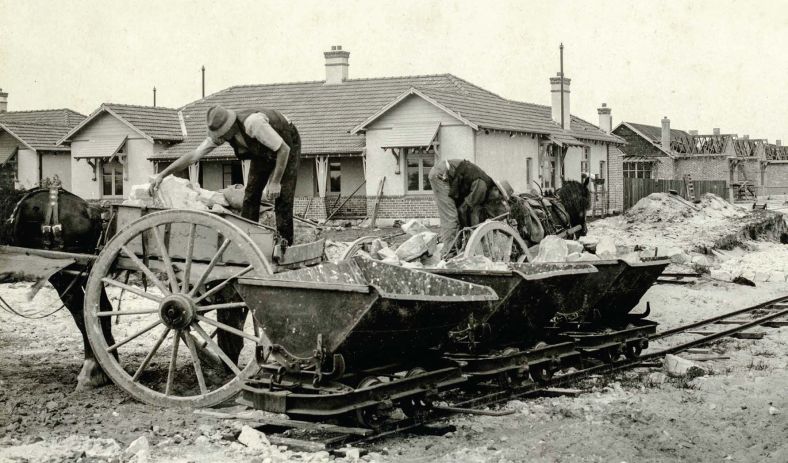 Looking south along Astrolabe Road, Dacey Garden Suburb (now Daceyville), 1913.