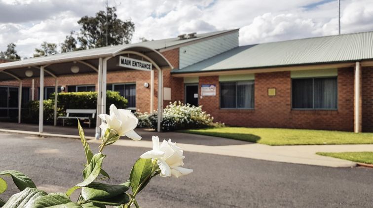 Warren MPS Main entrance