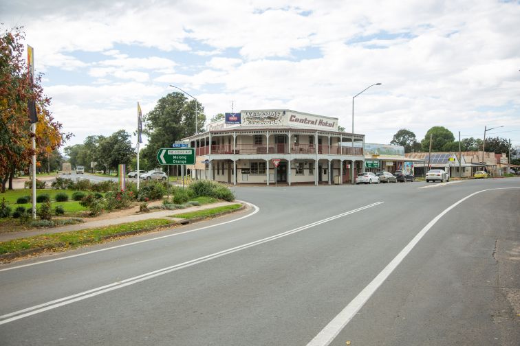 Eugowra pub