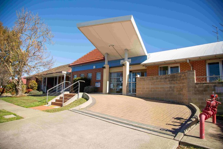 Entrance to the Oberon hospital