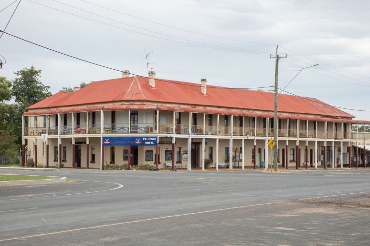 Trundle pub main street