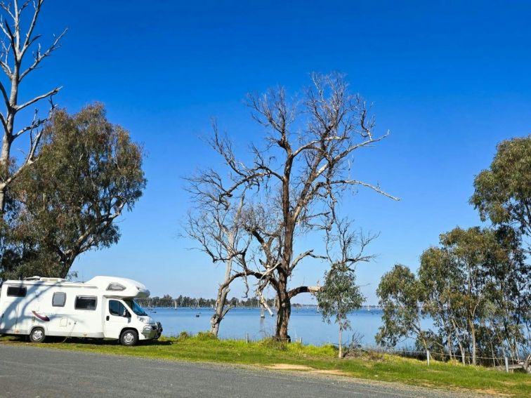 Kyffins Reserve Lake Mulwala