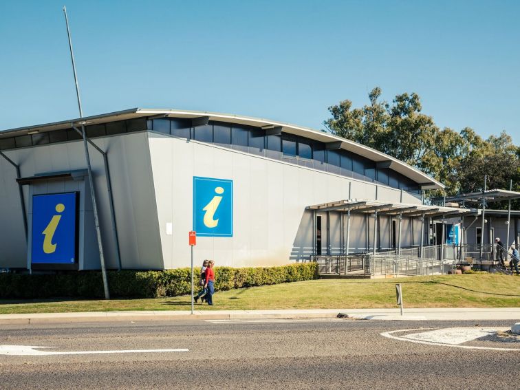 Outside of Narrabri Region Visitor Information Centre