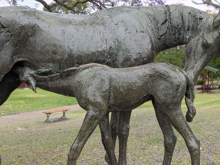 Scone Mare and Foal, bronze sculpture by Gabriel Sterk