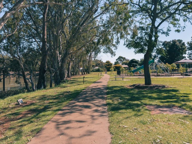 Riverwalk along the Murray