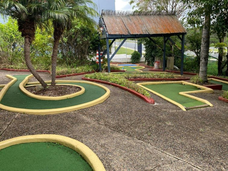 18 Hole Mini Golf course