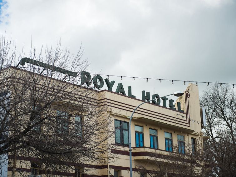 Art Deco Royal Hotel, Orange