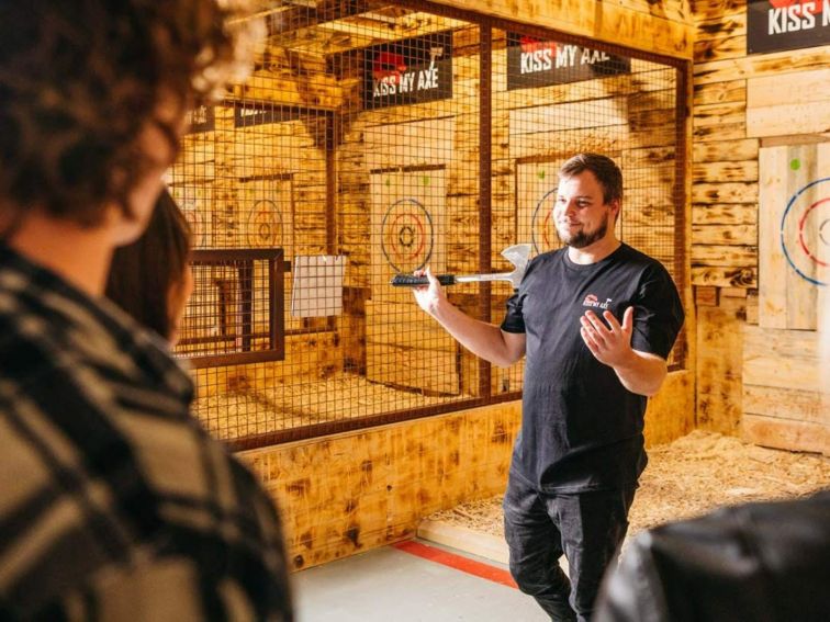 axe coach talking about axe throwing at kiss my axe