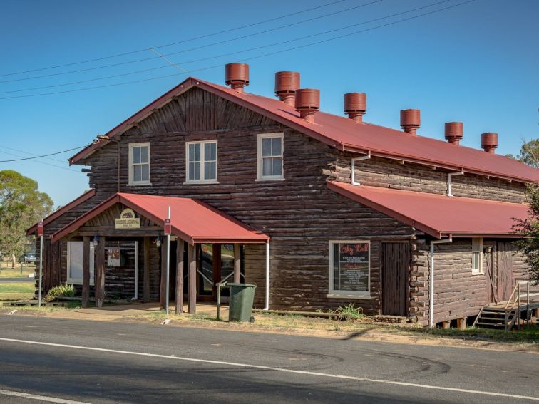 Gooloogong Log Cabin edit