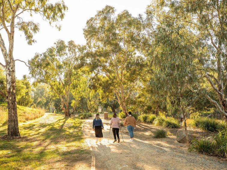 Group of women walking the Wiradjuri Trail in Wagga Wagga