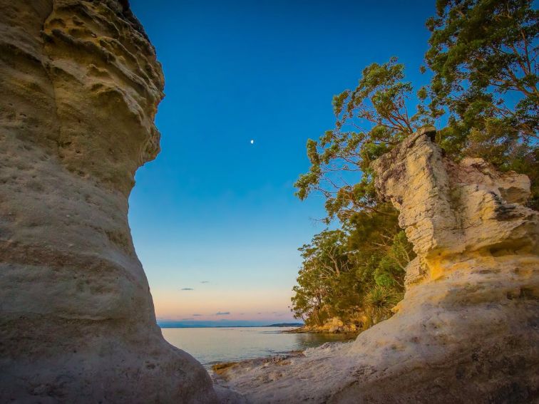 Hole in the Wall Beach