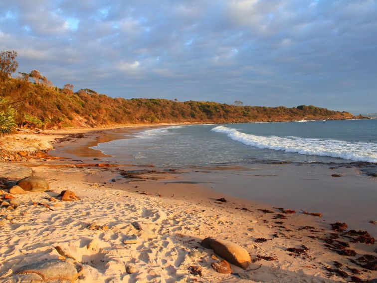 Spooky Beach, curving south to Green Point.