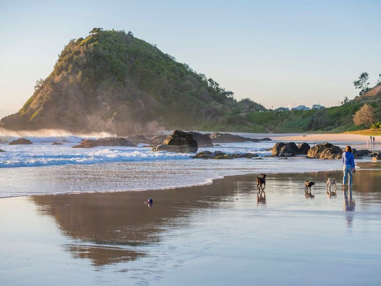 Coastal Walk along Nobbys Beach