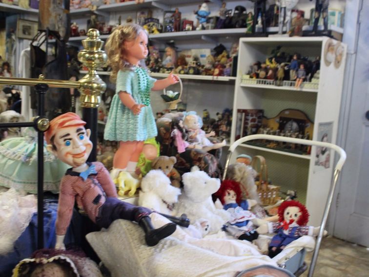 Gerogery Doll Museum