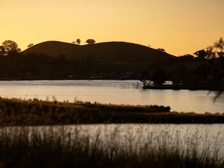 Sunset Carcoar Dam