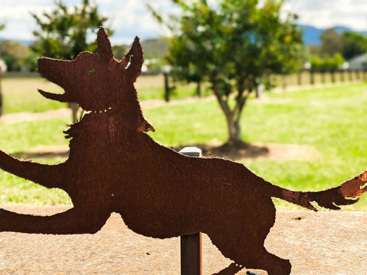 Murrurundi entry scupture cattle dog