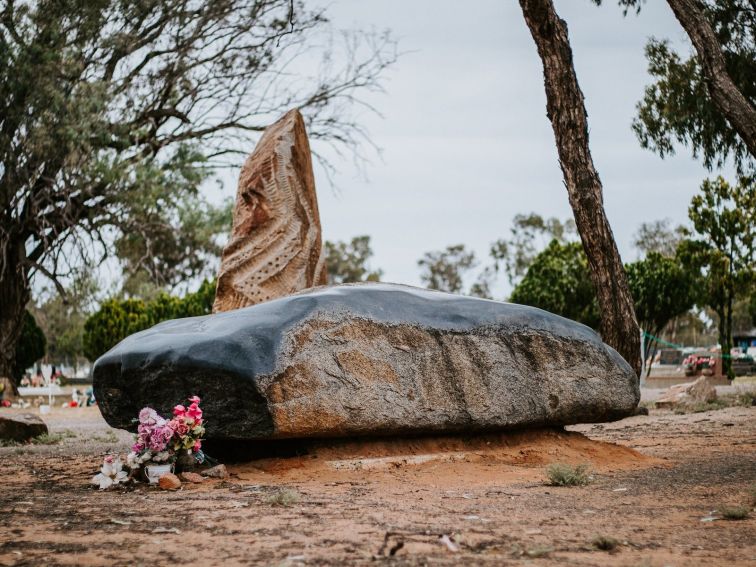 Fred Hollows Grave and Memorial