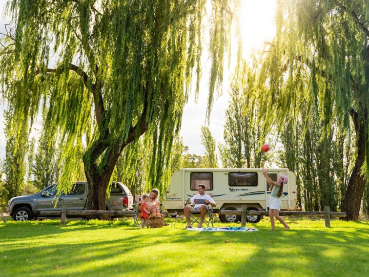 Free camp by the Main Canal