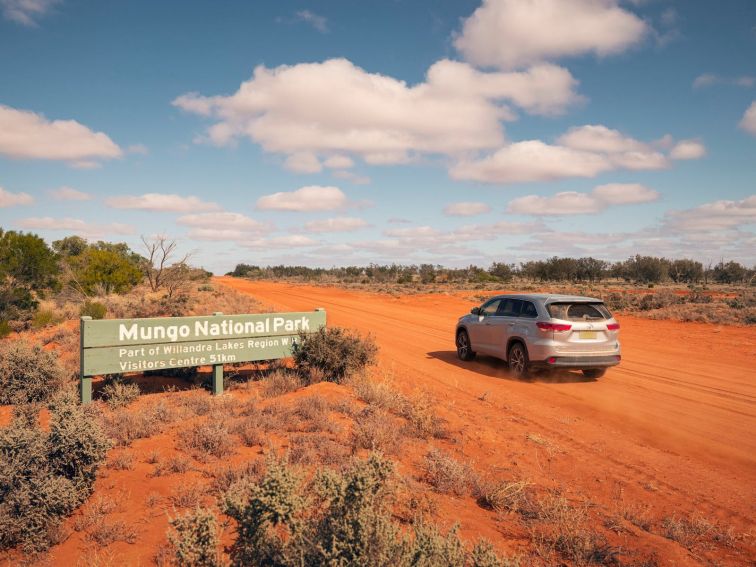 Vehicle entering Mungo National Park