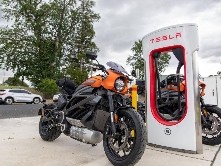 Unlocked Tesla Supercharger at Bathurst Visitor Information Centre