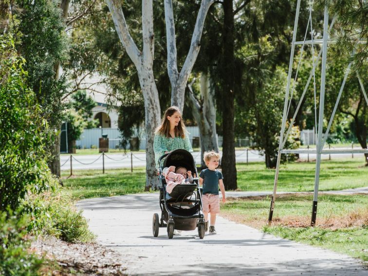 With updated wide footpaths, the Windmill Walk is accessible for prams and wheelchair