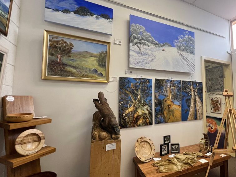 jindabyne art gallery snowy mountains nsw monaro photography paintings mixed media sculpture woodwor