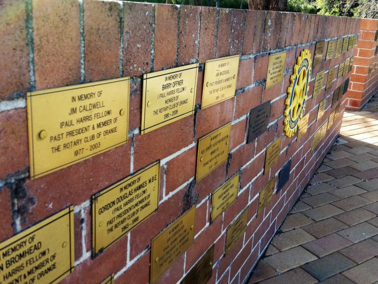 Mt Lindsay Rotary Memorial Wall