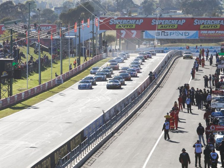 Porsche racecars ready to go, 2012 bathurst 1000