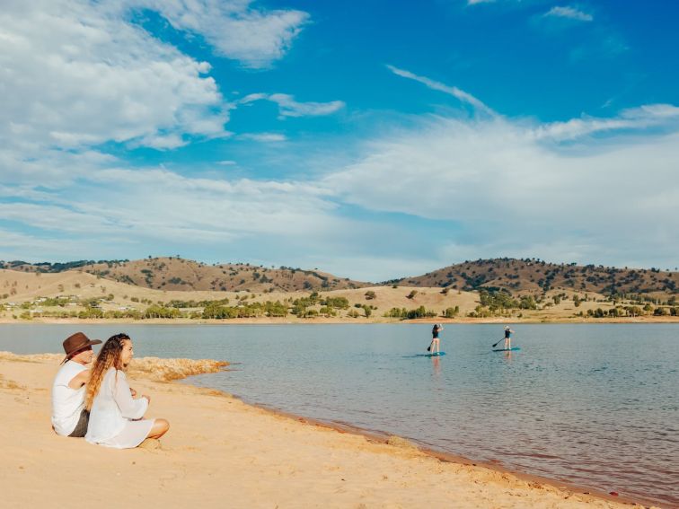 Lake Hume - watching on from the shore