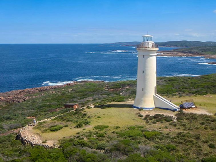 Fingal Island and Point Stephens lighthouse walk, Tomaree National Park. Photo:OEH/NSW Government