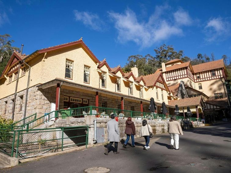 Visitors walk past Jenolan Caves House, Jenolan Karst Conservation Reserve. Photo: Jenolan Caves