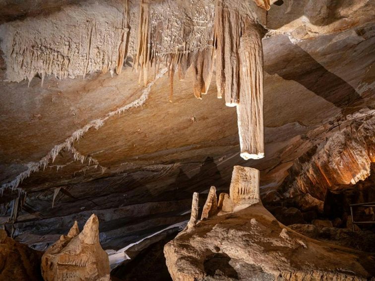 Impressive cave formations, Jenolan Karst Conservation Reserve. Photo: Jenolan Caves &copy; DPE