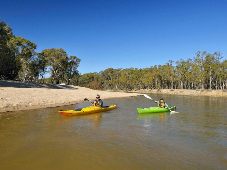 People kayaking in Murrumbidgee Valley National Park. Credit: Gavin Hansford &copy; DPE