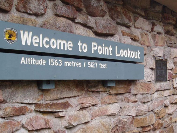 Point lookout Shelter, New England National Park. Photo: Barbara Webster/NSW Government