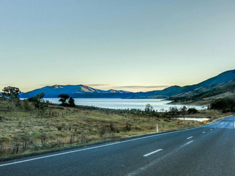 Snowy Mountains Highway passes Blowering Reservoir towrads Tumut, Koscisuzko National Park. Photo: