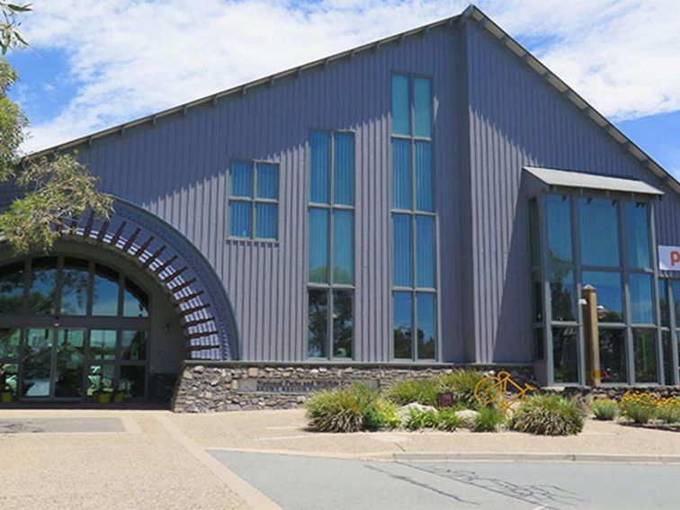 Snowy Region Visitor Centre in Jindabyne, gateway to Kosciuszko National Park. Photo: Elinor