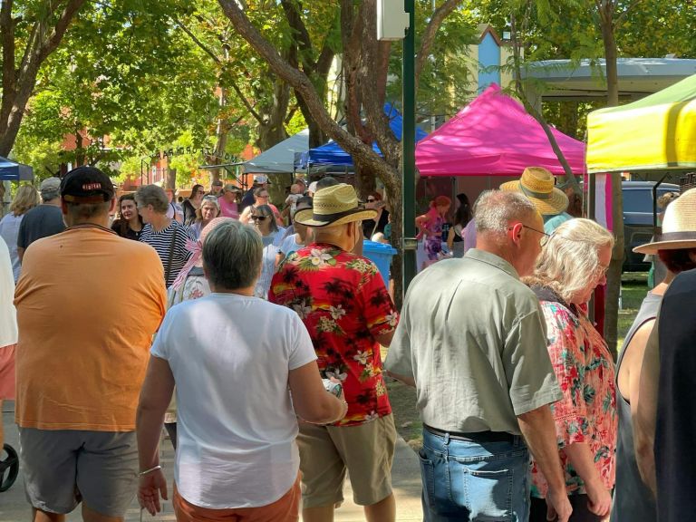 crowd in Mountford Park