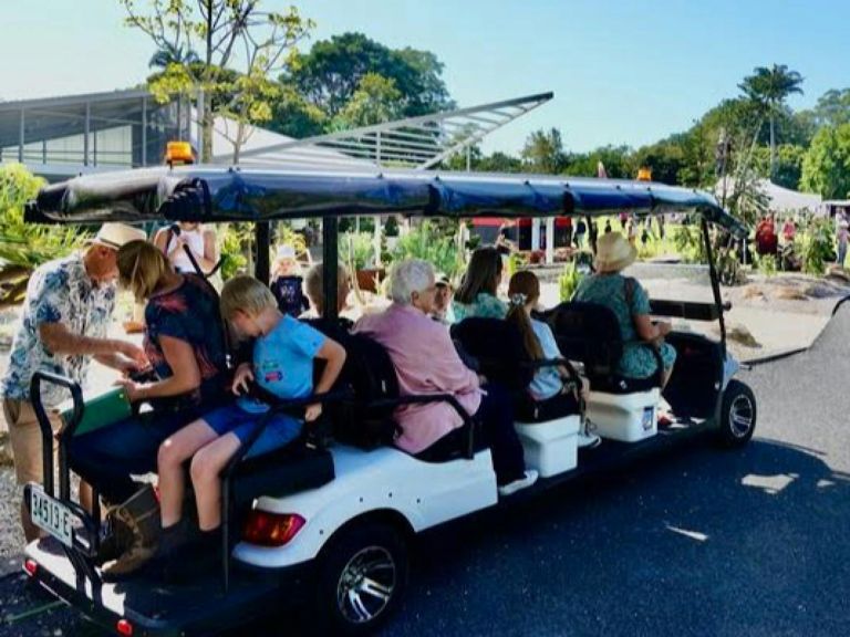 eBuggy unloading people at the glasshouse