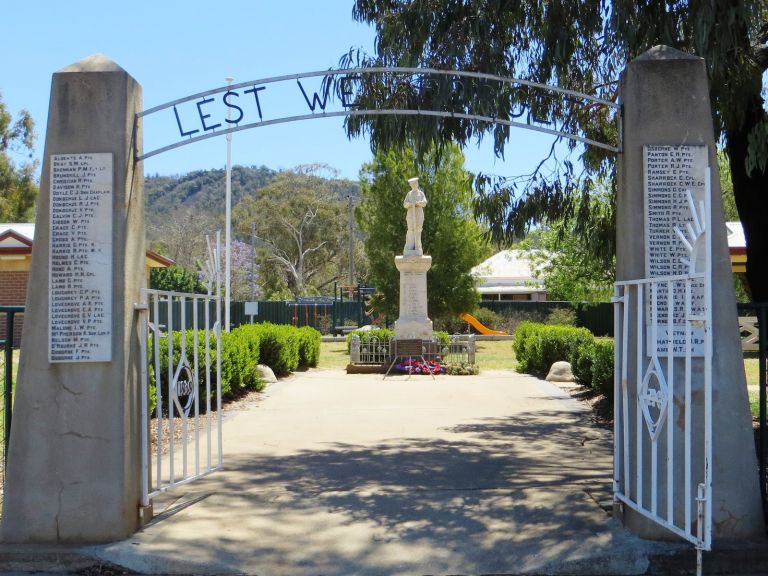 Entrance to the Tambar Springs War Memorial