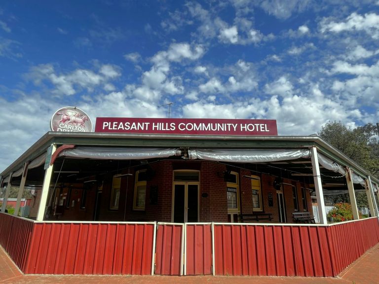 Community Hotel Pleasant Hills